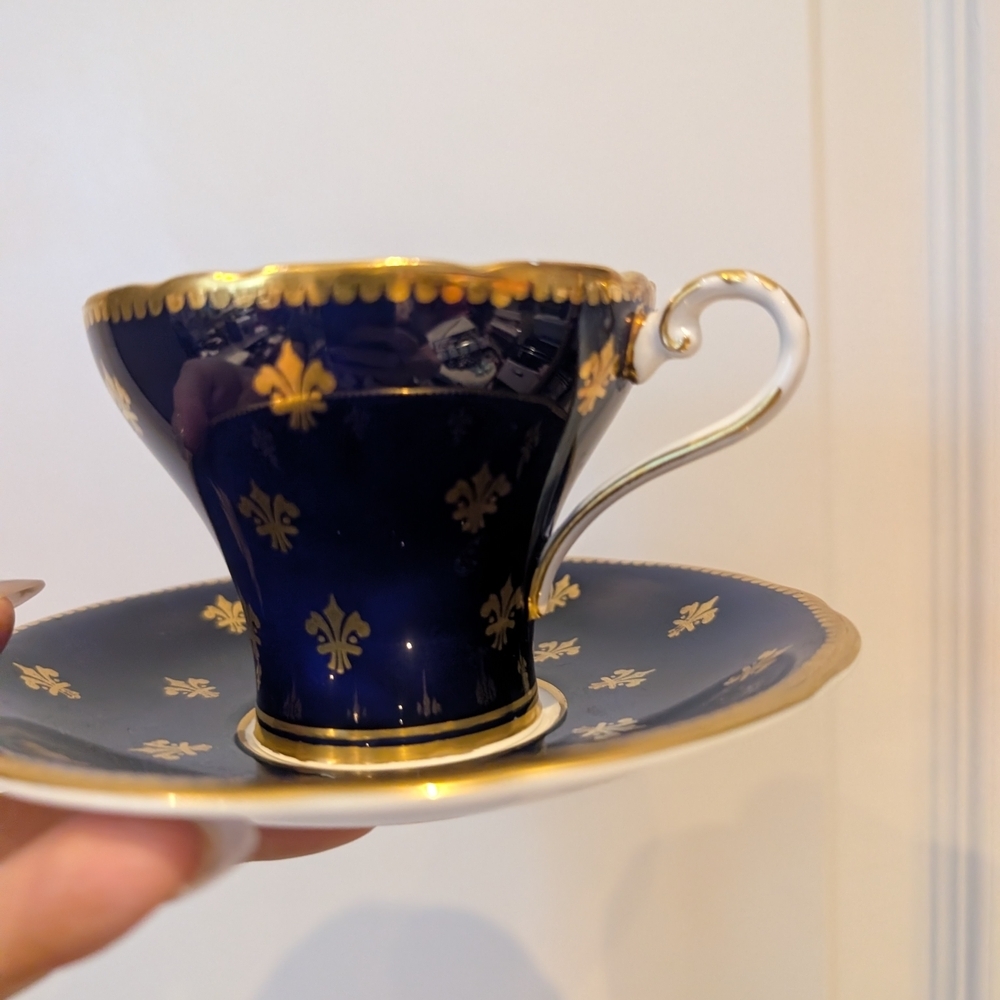 Aynsley Navy and Gold Teacup and Saucer - Picture 3 of 12